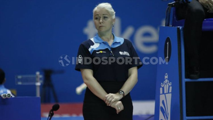 Wasit bulutangkis cantik asal Estonia, Iris Metspalu. Copyright: © Herry Ibrahim/INDOSPORT