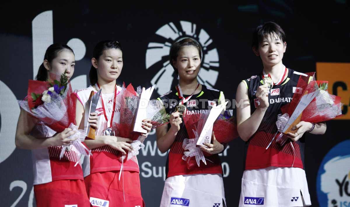 Yuki Fukushima/Sayaka Hirota berhasil menjuarai sektor ganda putri Indonesia Open 2019 usai mengalahkan rekan senegaranya Misaki Matsutomo/Ayaka Takahashi 21-16 dan 21-18 pada babak final di Istora Senayan, Minggu (21/07/19). Foto: Herry Ibrahim/INDOSPORT Copyright: © Herry Ibrahim/INDOSPORT