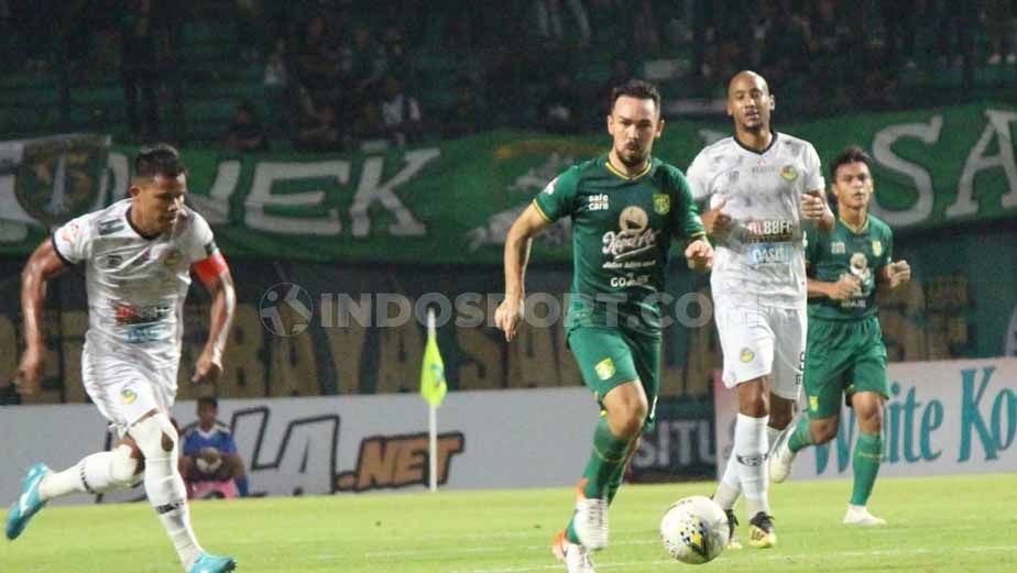 Damian Lizio resmi berlabuh ke klub kasta tertinggi Liga Bolivia bernama Royal Pari FC setelah pergi dari Persebaya Surabaya pada September 2019 lalu. Copyright: © Fitra Herdian/INDOSPORT