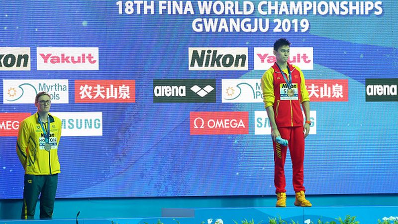 Mack Horton (kiri) menolak satu podium bersama perenang China, Sun Yang Copyright: © Maddie Meyer/Getty Images