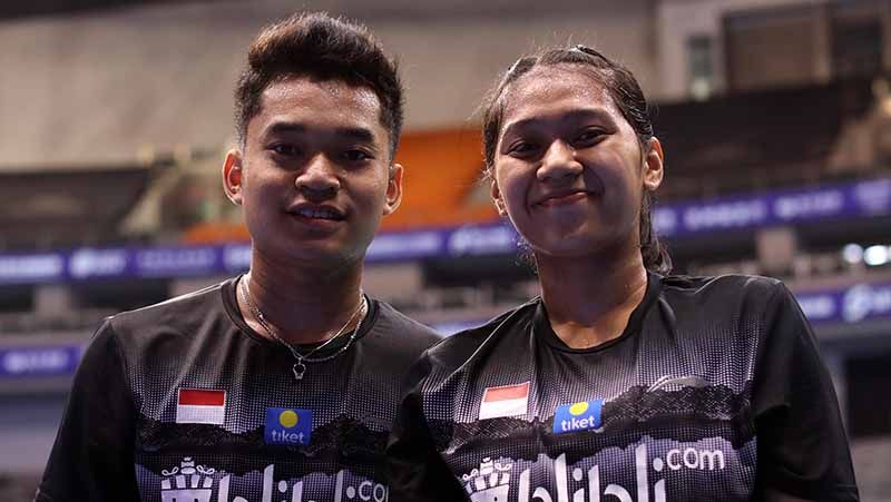 Leo Rolly Carnando dan Indah Cahya Sari Jamil lolos ke semifinal Kejuaraan Dunia Junior Bulutangkis 2019 setelah menyingkirkan pasangan Hong Kong. Copyright: © PBSI