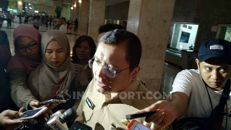 Kepala Dinas Pariwisata dan Kebudayaan DKI Jakarta Edy Junaedi saat memberikan sambutan di acara Pameran Sejarah Jakarta dalam gelaran Monas Week 2019 di Auditorium Museum Sejarah Jakarta, Gambir, Senin (22/07/19). Foto: Tiyo Bayu Nugroho/INDOSPORT Copyright: &copy; Tiyo Bayu Nugroho/INDOSPORT