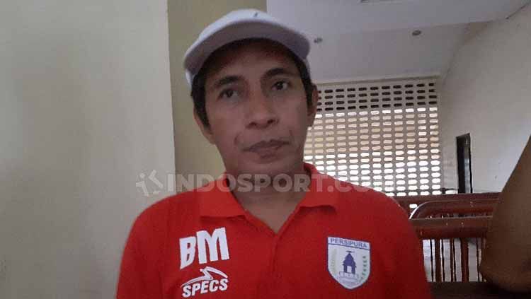 Asisten manajer klub Liga 1 Persipura, Bento Manubun angkat bicara mengenai tidak ada satu pun pemainnya di TC Timnas Senior. Copyright: © Sudjarwo/INDOSPORT