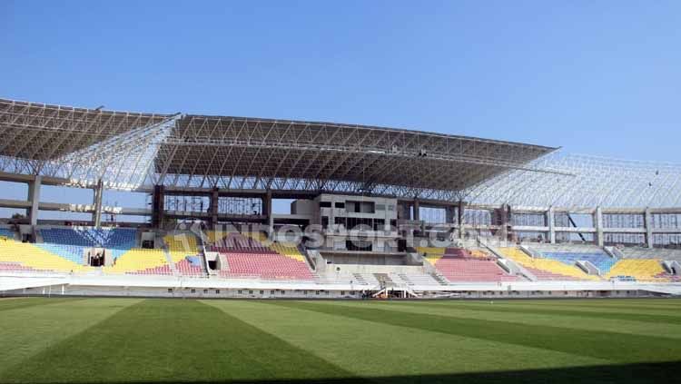 Proses renovasi Stadion Manahan kini sudah mencapai 83 persen. Copyright: © Ronald Seger Prabowo/INDOSPORT