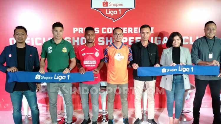 Acara launching merchandise lima klub besar Liga 1 (Arema FC, Bhayangkara FC, Madura United, Persela Lamongan, dan Semen Padang) di aplikasi belanja online Shopee pada Rabu (24/07/19) di Kebayoran Baru, Jakarta Selatan. Copyright: &copy; Shintya Anya Maharani/INDOSPORT