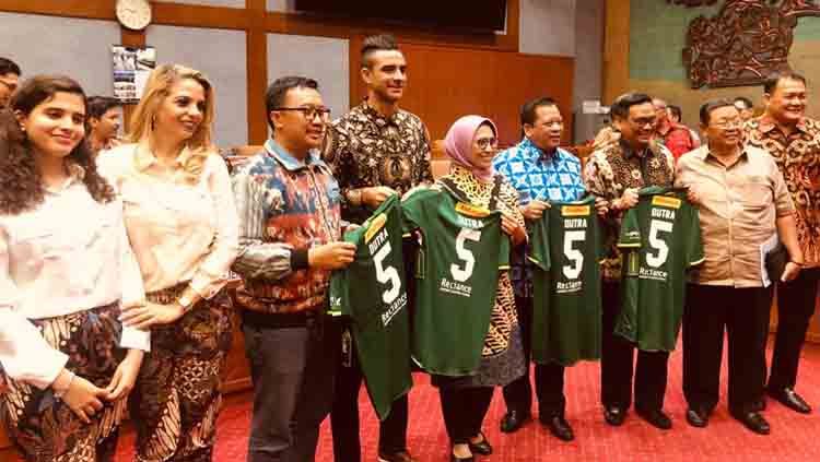 Menpora Imam Nahrawi melakukan raker bersama Komisi X DPR RI di Kantor DPR, Jakarta, Rabu (24/7) malam untuk membahas tentang pertimbangan kewarganegaraan RI atas nama Otavio Dutra. Copyright: © kemenpora.go.id