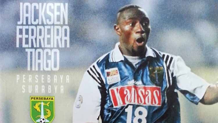 Jacksen F Tiago saat masih menjadi pemain dan berseragam Persebaya Surabaya. Ia menjadi top skorer Liga Indonesia 1996-1997. Copyright: © BOLA