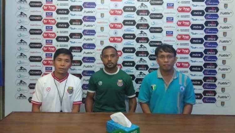 Pelatih Bona Simanjuntak kecewa dengan wasit yang memimpin laga kontra Persiraja Banda Aceh. Copyright: © Media Persibat