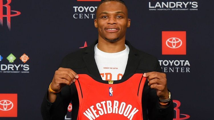Russell Westbrook saat diperkenalkan sebagai pemain baru klub NBA, Houston Rockets, pada pertengahan 2019 lalu. Copyright: © Sky Sports