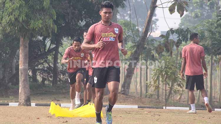 M. Rio Saputro terancam tak bisa bermain saat PSIS Semarang berhadapan dengan PSM Makassar. Copyright: © Alvin Syaptia Pratama/INDOSPORT