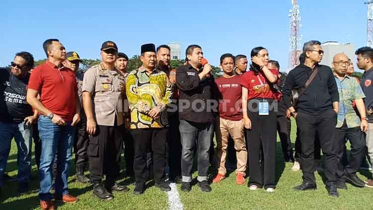 CEO PSM Makassar, Munafri Arifuddin saat memberi pernyataan terkait penundaan laga final leg kedua Piala Indonesia 2019. Copyright: © Adriyan Adirizky Rahmat/INDOSPORT