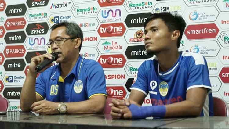 Pelatih Aji Santoso beri komentar usai PSIM Yogyakarta memetik kemenangan penting atas pemuncak klasemen Grup Timur Liga 2, Persewar Waropen. Copyright: © Media PSIM