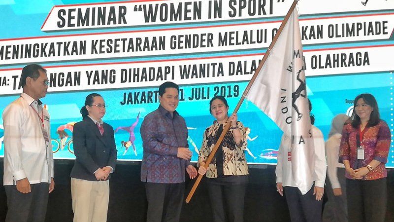 Erickh Thohir bersama Puan Maharani meresmikan Women Sport Foundation Indonesia pada dalam sebuah seminar di Jakarta Copyright: © ANTARA Foto/M Risyal Hidayat