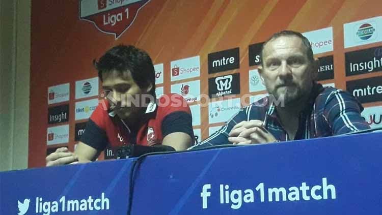 Madura United dalam jumpa pers usai laga. Copyright: © Ian Setiawan/INDOSPORT