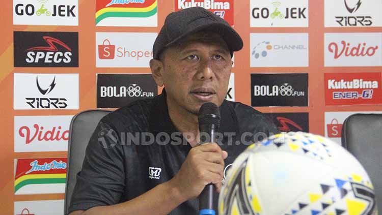 Pelatih Tira-Persikabo, Rahmad Darmawan, dalam sesi konferensi pers sebelum pertandingan. Copyright: © Alvin Syaptia Pratama/INDOSPORT