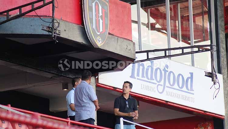 Petinggi Sulut United, Bima Sinung Widagdo saat meninjau kelengkapan Stadion Kapten I Wayan Dipta, Gianyar, Jumat (02/08/2019). Copyright: © Nofik Lukman Hakim/INDOSPORT