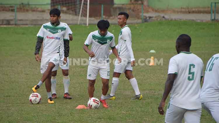 Skuat PSMS Medan menjalani latihan rutin di komplek mess PSMS, Stadion Kebun Bunga, Medan, Sabtu (3/8/2019) sore. Copyright: © Aldi Aulia Anwar/INDOSPORT