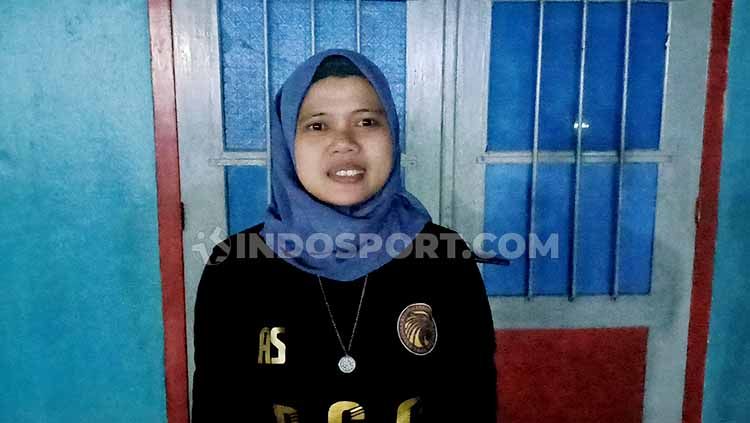 Mardiana Majid, Manajer RGC Foundation FC. Copyright: © Adriyan Adirizky/INDOSPORT