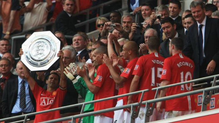 Manchester United merebut trofi Community Shield di Stadion New Wembley (05/08/07) Copyright: © unitedismyreligion.wordpress.com