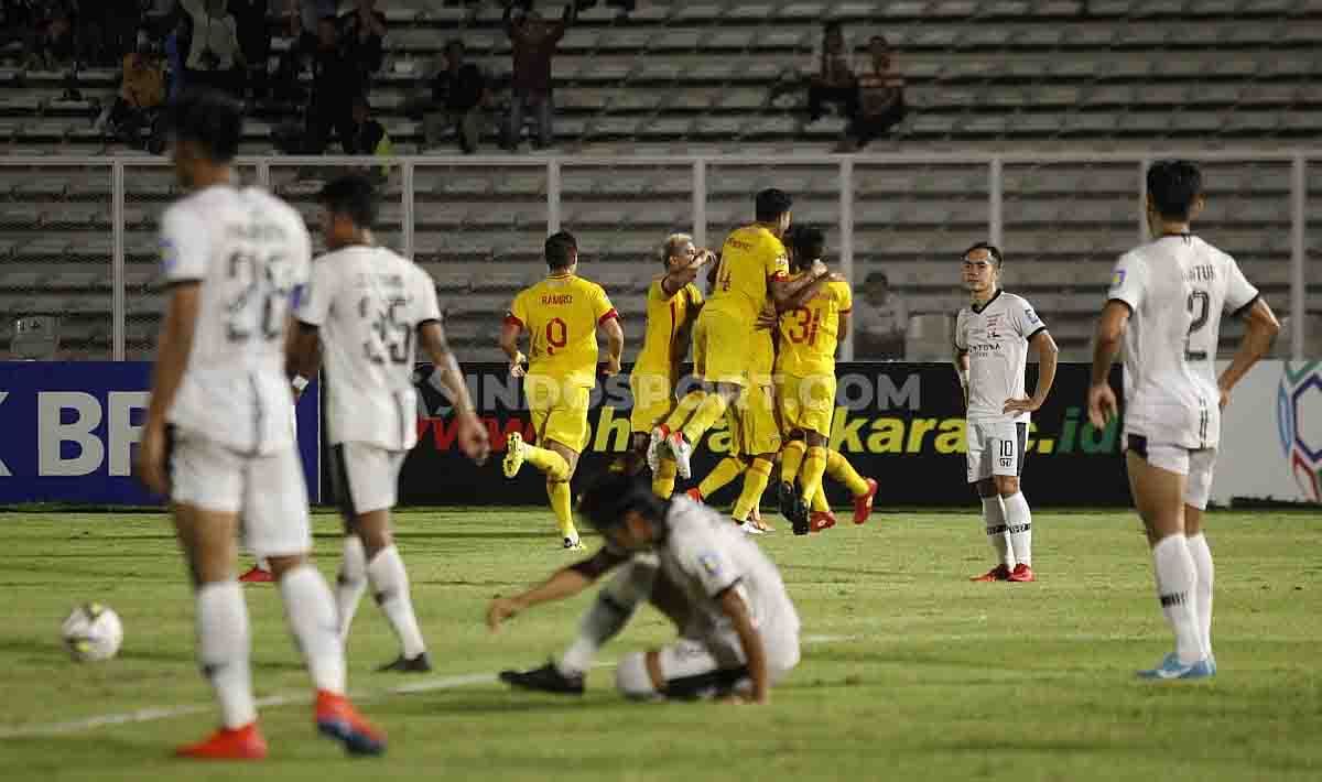Bhayangkara FC unggul sementara 1-0 atas Madura United lewat gol Indra Kahfi pada lanjutan laga Liga 1 di Stadion Madya Senayan, Senin (05/08/19). Copyright: © Herry Ibrahim/INDOSPORT