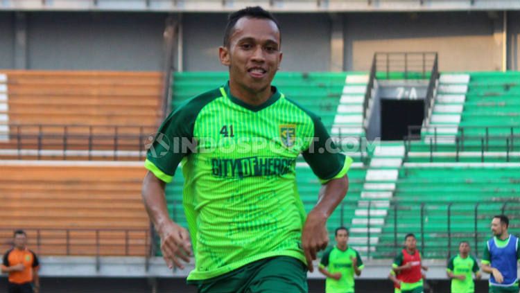 Meski berasal dari Sulawesi Selatan, namun pemain bintang Persebaya, Irfan Jaya, menganggap Surabaya sebagai rumah keduanya. Copyright: © Fitra Herdian Ariestianto/INDOSPORT