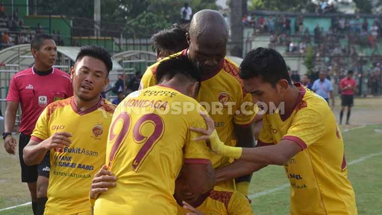 Sriwijaya FC saat melakukan selebrasi Blitar Bandung United di Stadion Siliwangi, Senin (5/8/19). Copyright: © Muhammad Effendi/INDOSPORT