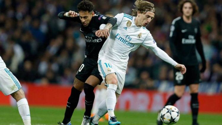 Neymar dan Luka Modric saat bertarung di laga PSG vs Real Madrid Liga Champions. Copyright: © Deccan Chronicle