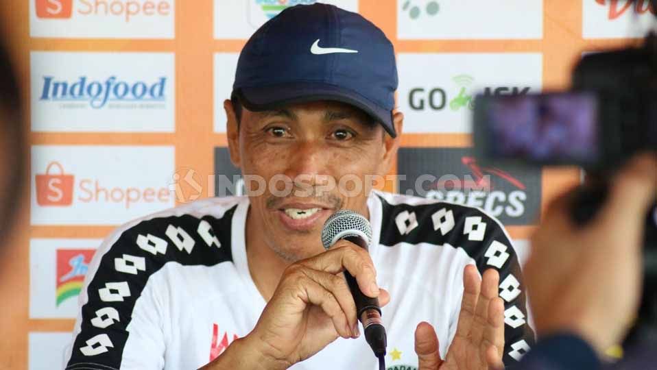 Pelatih Semen Padang, Weliansyah, bicara soal perkembangan timnya jelang laga kontra Barito Putera, Minggu (01/09/19). Copyright: © Nofik Lukman Hakim/INDOSPORT