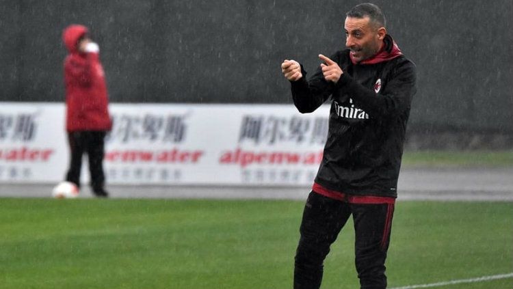 Alessandro Lupi saat melatih AC Milan Primavera. Copyright: © Foggiatoday.it