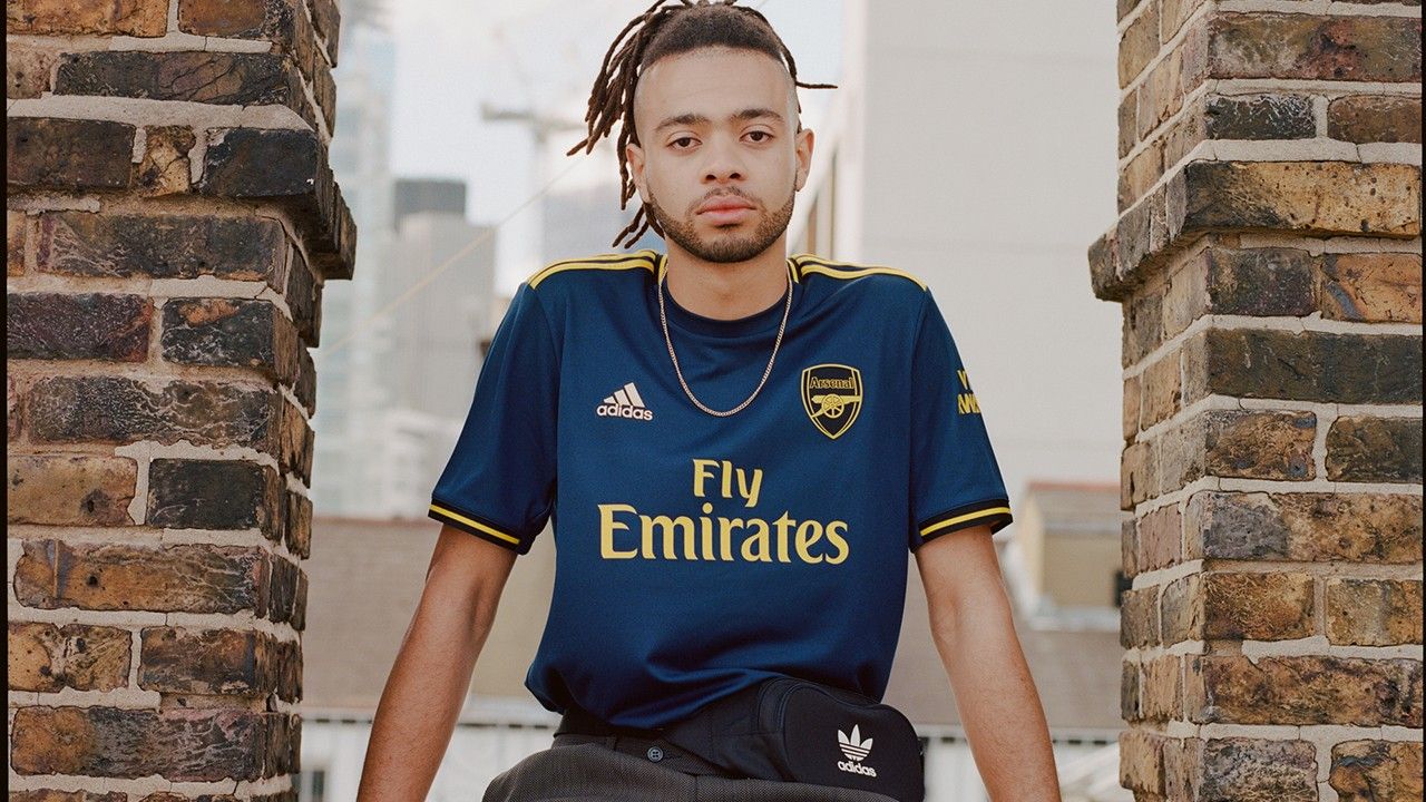 Jersey ketiga Arsenal edisi 2019/20 Copyright: &copy; hypebeast.com