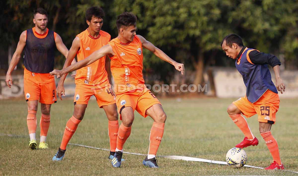 Latihan tim Persija Jakarta yang akan menghadapi Borneo FC. Copyright: © Herry Ibrahim/INDOSPORT