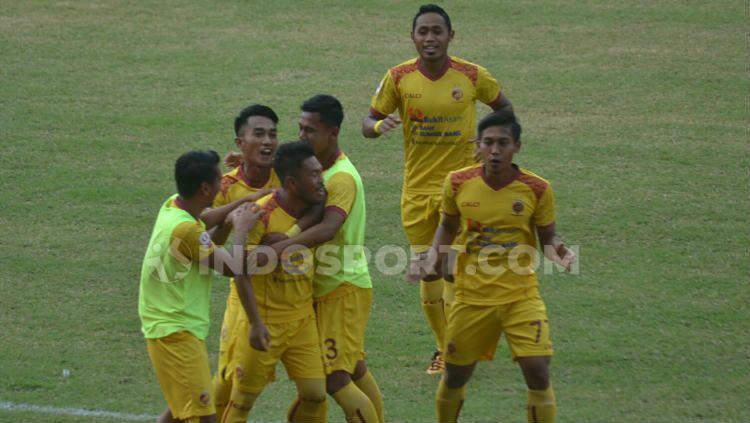 Selebrasi tim Sriwijaya FC di laga Liga 2. Copyright: © Muhammad Effendi/INDOSPORT