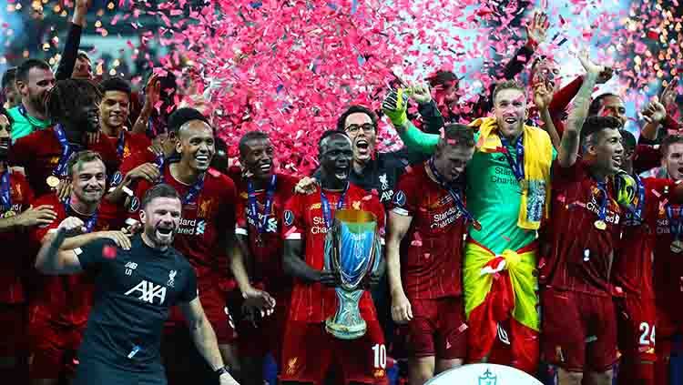 Kegembiraan Liverpool melakukan selebrasi juara Piala Super setelah menaklukan Chelsea adu penalti Kamis, (15/08/19) Istanbul, Turkey. Chris Brunskill/Fantasista/Getty Images Copyright: © Chris Brunskill/Fantasista/Getty Images