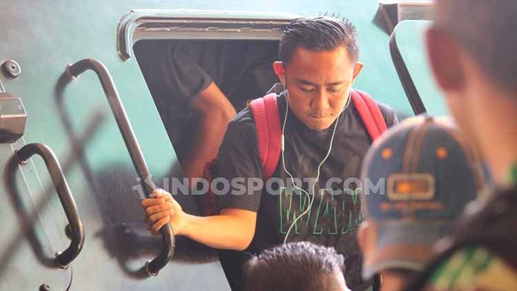 Pemain Persebaya turun dari kendaraan Barracuda di Stadion Kanjuruhan Kabupaten Malang, Kamis (15/8/19). Copyright: © Fitra Herdian/INDOSPORT