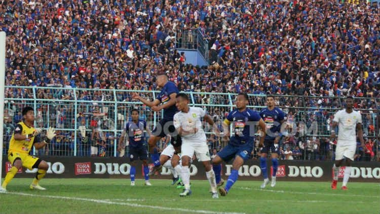 Persebaya Surabaya sampai saat ini belum mengumumkan stadion mana yang bakal digunakan sebagai homebase untuk Liga 1 2020. Copyright: © Fitra Herdian Ariestianto/INDOSPORT