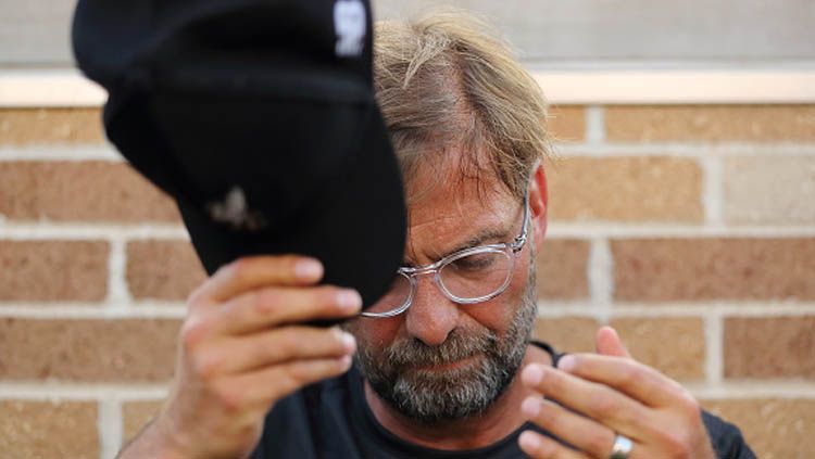 Jurgen Klopp merasa Liverpool sudah seperti public enemy di Liga Inggris. Copyright: © Matthew Ashton/GettyImages
