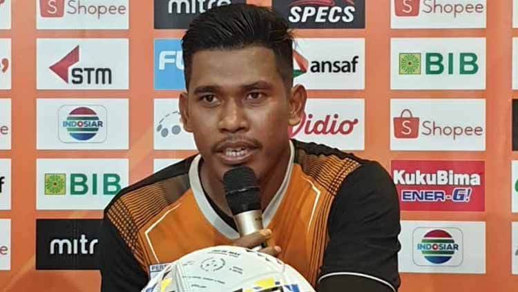 Kiper utama Persipura Jayapura, Dede Sulaiman menyatakan siap mencegah pemain Borneo FC mencetak gol ke gawangnya. Copyright: © Media Officer Persipura