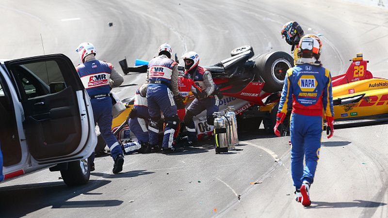 Takuma Sato (merah dibopong) mengalami kecelakaan fatal di IndyCar Series Copyright: © Rich Graessle/Icon Sportswire via Getty Images