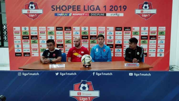 Konferensi pers PSM Makassar sebelum melawan PSS Sleman diwakili oleh pelatih Darije Kalezic dan pemain Willjan Pluim. Copyright: © Media PSM Makassar