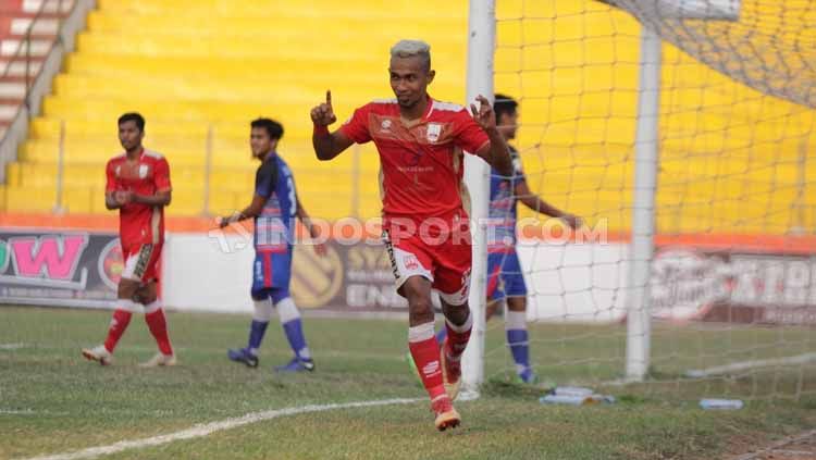 Persis Solo berhasil mengalahkan PSBS Biak Numfor dengan skor 3-0 lanjutan pekan ke-19 Liga 2 2019 di Stadion Wilis, Madiun, pada Rabu (9/10/19) sore. Copyright: © Ronald Seger Prabowo/INDOSPORT