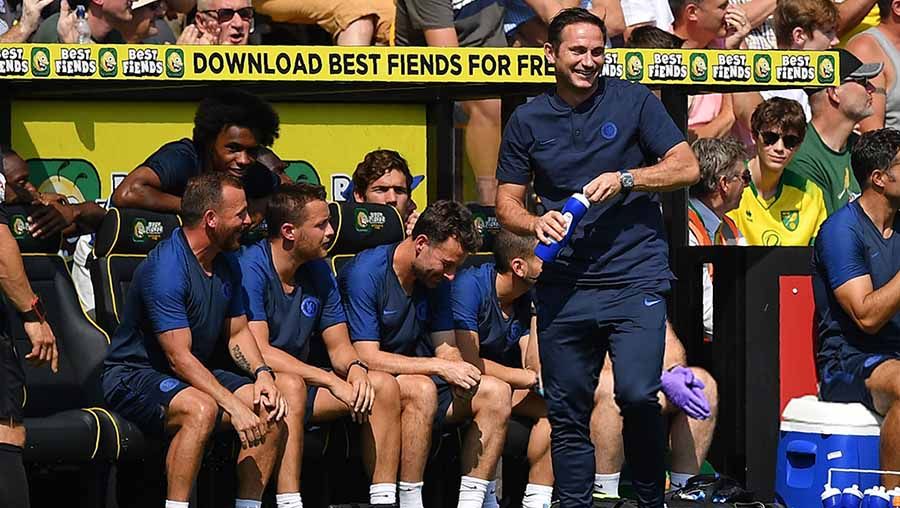 Pelatih Chelsea, Frank Lampard saat laga antara Norwich City vs Chelsea. Copyright: © DANIEL LEAL-OLIVAS/AFP/Getty Images