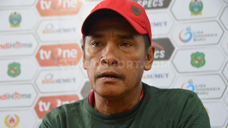 Pelatih PSMS Medan, Abdul Rahman Gurning menyebut kurangnya konsentrasi pemain yang jadi faktor kekalahan timnya takluk dari Perserang Serang. Copyright: © Aldi Aulia Anwar/INDOSPORT