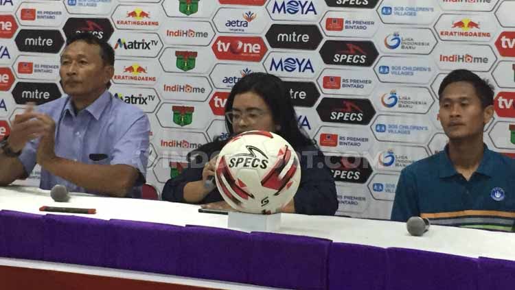 Pelatih PSCS, Joko Susilo dan striker PSCS, Ichsan Kurniawan usai laga lawan Persita Copyright: © Petrus Manus DaYerimon/INDOSPORT