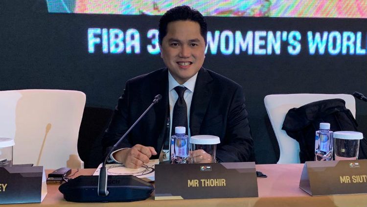 Mantan bos Inter Milan, Erick Thohir, baru saja berdiskusi santai dengan Cinta Laura mengenai kehidupan sehari-hari. Copyright: © FIBA