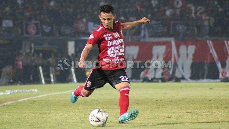 Eks Persib Bandung, Dias Angga Putra, mengaku sudah memiliki rencana untuk menghadapi kompetisi Liga 1 musim depan, setelah resmi dilepas oleh Bali United. Copyright: © Nofik Lukman Hakim/INDOSPORT