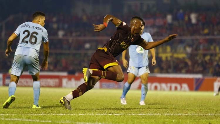 Setelah didepak dari PSM Makassar untuk mengarungi Liga 1 2020, Amido Balde langsung mengikuti trial di Malaysia. Copyright: © Media PSM Makassar