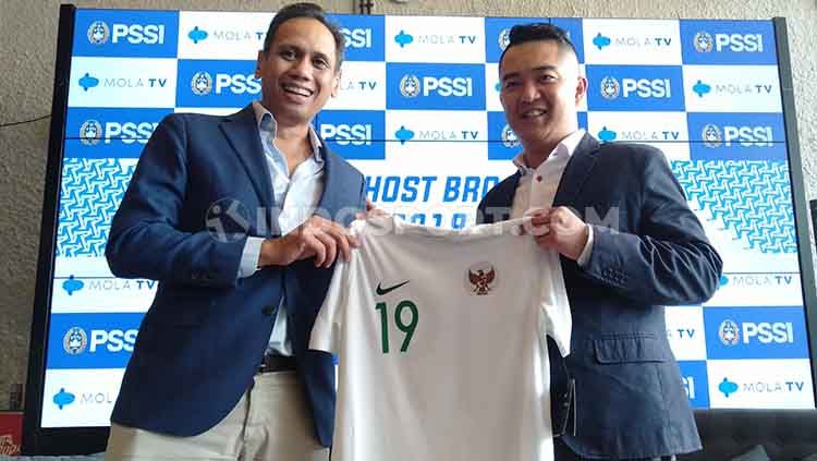 Konferensi pers terkait kerja sama antara Mola TV dan PSSI untuk pengelolaan hak siar sepak bola Indonesia pada Selasa (3/9/19), Garuda Store, Jakarta. Copyright: © Shintya Maharani/INDOSPORT