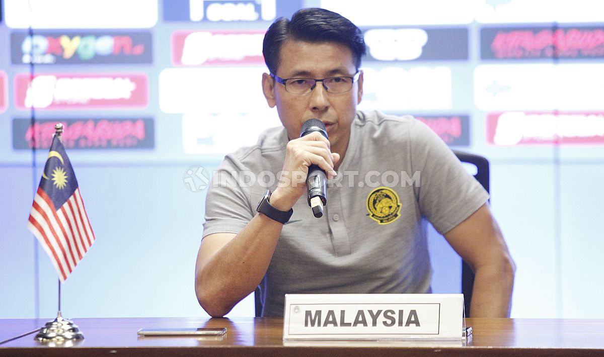 Pelatih Malaysia, Tan Cheng Hoe, menyatakan kemenangan harga mati alih-alih memainkan sepak bola indah saat kontra Timnas Indonesia di Piala AFF 2020. Copyright: © Herry Ibrahim/INDOSPORT