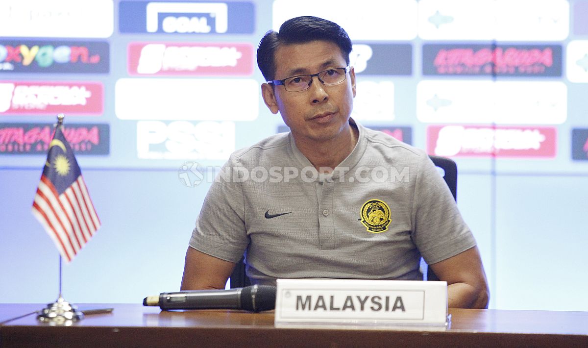 Pelatih kepala Malaysia, Tan Cheng Hoe, menjelaskan kalau kasus pengurangan poin atas kemenangan timnas Indonesia bisa mempengaruhi mental para pemain Negeri Jiran. Copyright: © Herry Ibrahim/INDOSPORT