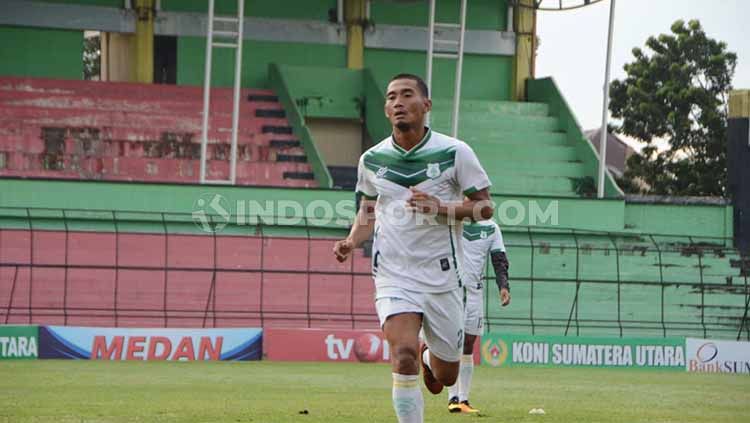 Pemain sekaligus kapten klub Liga 2 2019, PSMS Medan, yakni Legimin Raharjo belum berniat untuk pensiun. Copyright: © Aldi Aulia Anwar/INDOSPORT
